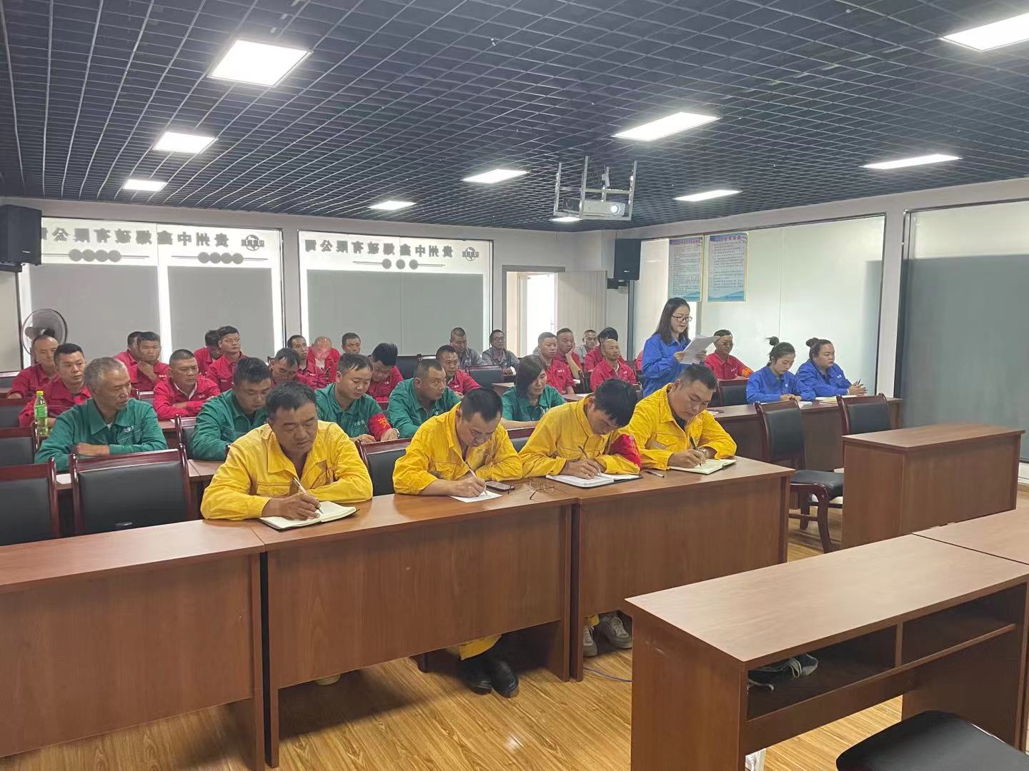息烽安全生产工作会7（√）.jpg